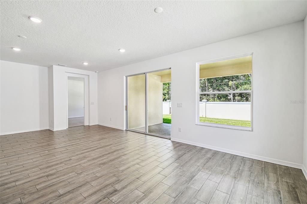 For Sale: $334,900 (2 beds, 2 baths, 1698 Square Feet)