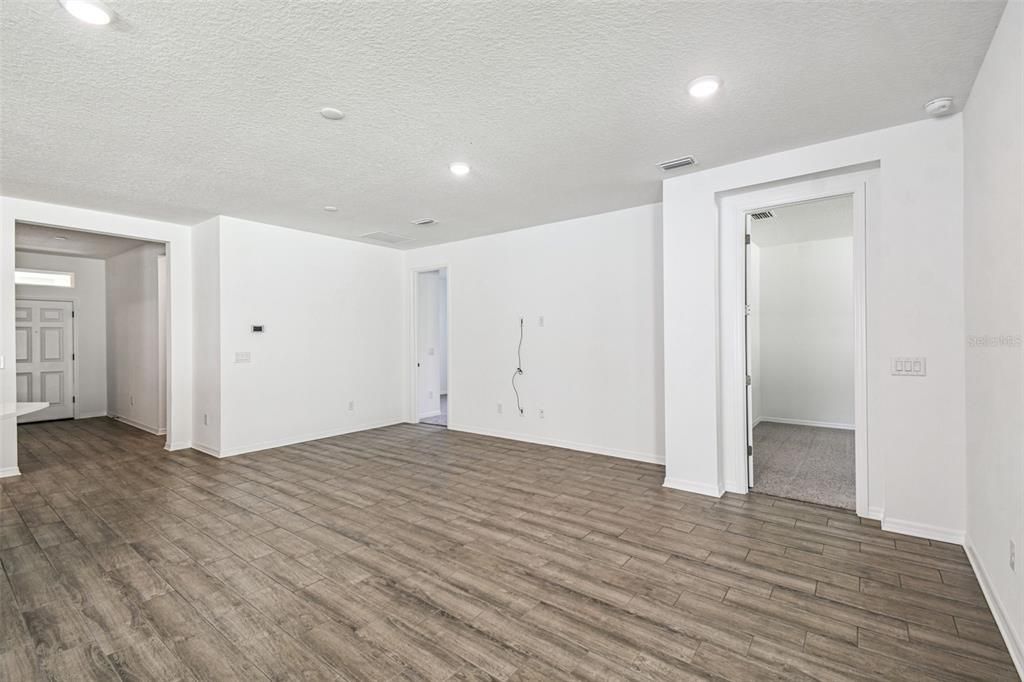 For Sale: $334,900 (2 beds, 2 baths, 1698 Square Feet)