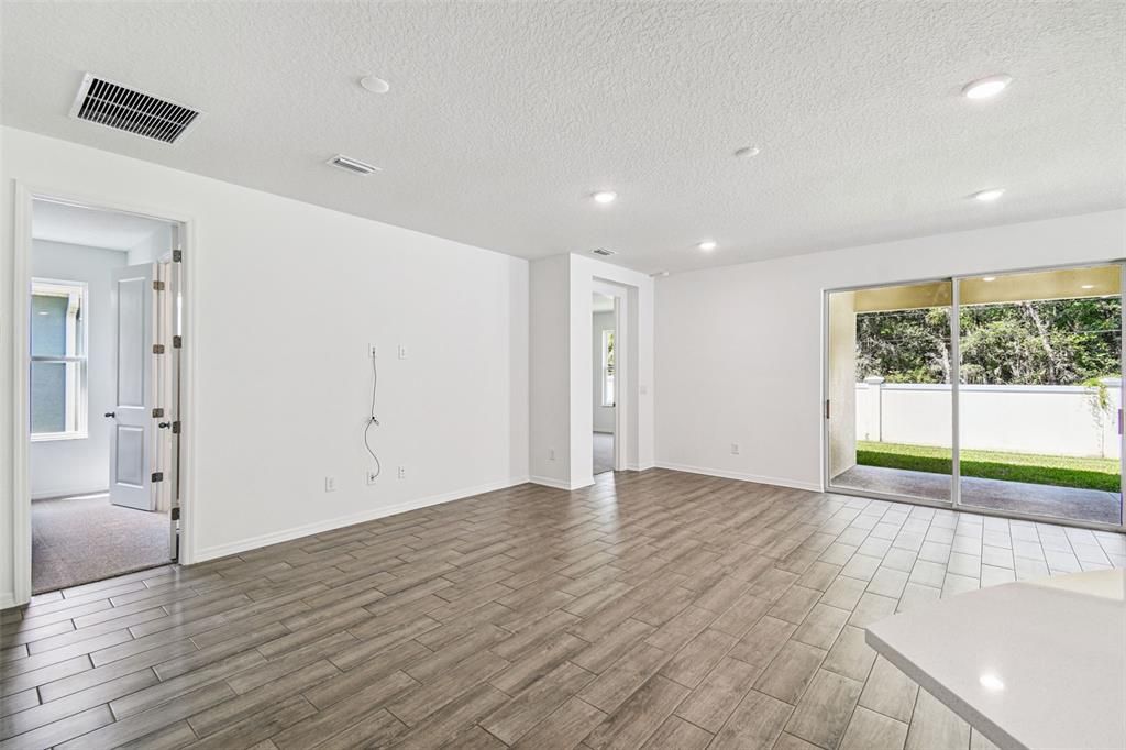 For Sale: $334,900 (2 beds, 2 baths, 1698 Square Feet)