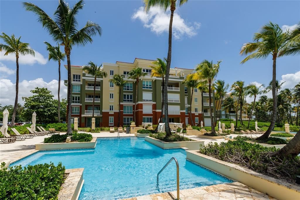 For Sale: $1,100,000 (3 beds, 3 baths, 1963 Square Feet)