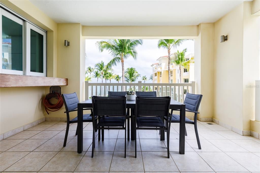 For Sale: $1,100,000 (3 beds, 3 baths, 1963 Square Feet)