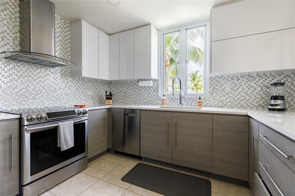 For Sale: $1,100,000 (3 beds, 3 baths, 1963 Square Feet)