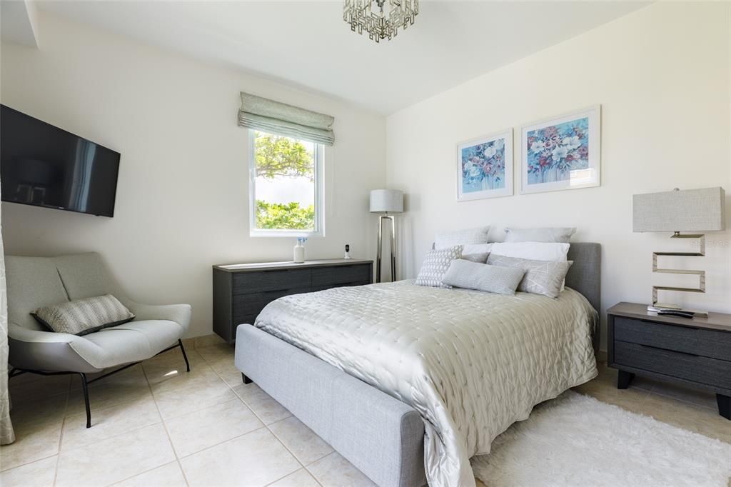 For Sale: $1,100,000 (3 beds, 3 baths, 1963 Square Feet)