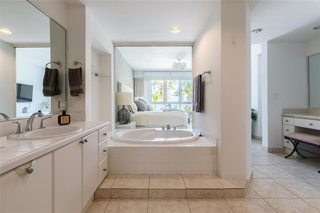 For Sale: $1,100,000 (3 beds, 3 baths, 1963 Square Feet)