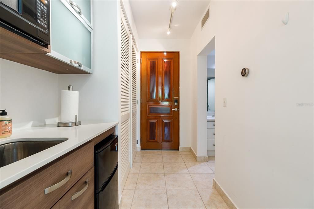 For Sale: $1,100,000 (3 beds, 3 baths, 1963 Square Feet)