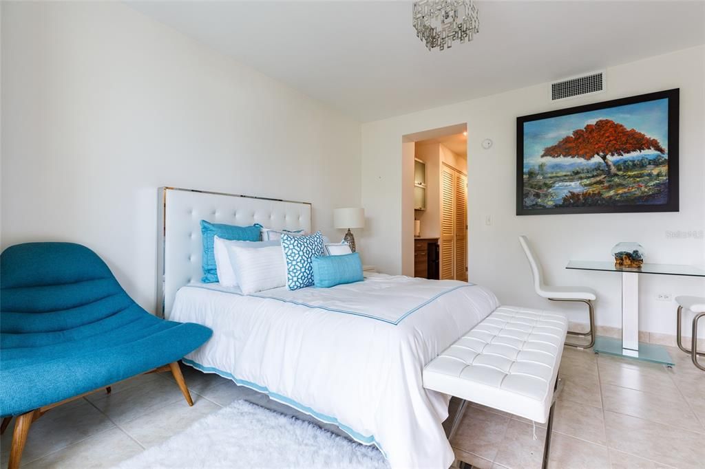 For Sale: $1,100,000 (3 beds, 3 baths, 1963 Square Feet)