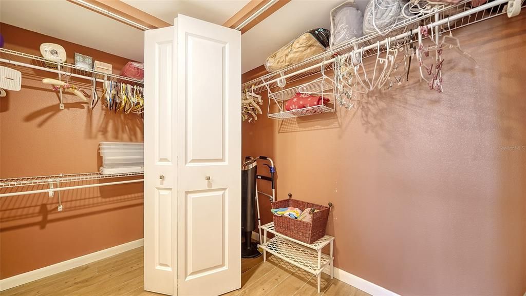 For Sale: $699,000 (2 beds, 2 baths, 1387 Square Feet)