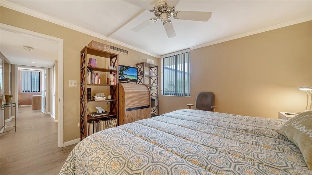 For Sale: $699,000 (2 beds, 2 baths, 1387 Square Feet)