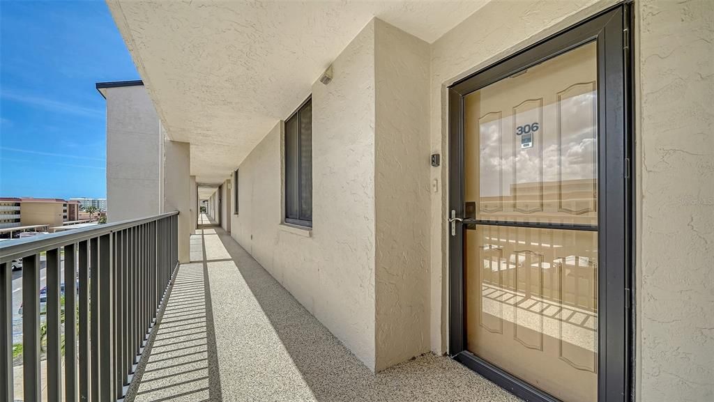 For Sale: $699,000 (2 beds, 2 baths, 1387 Square Feet)