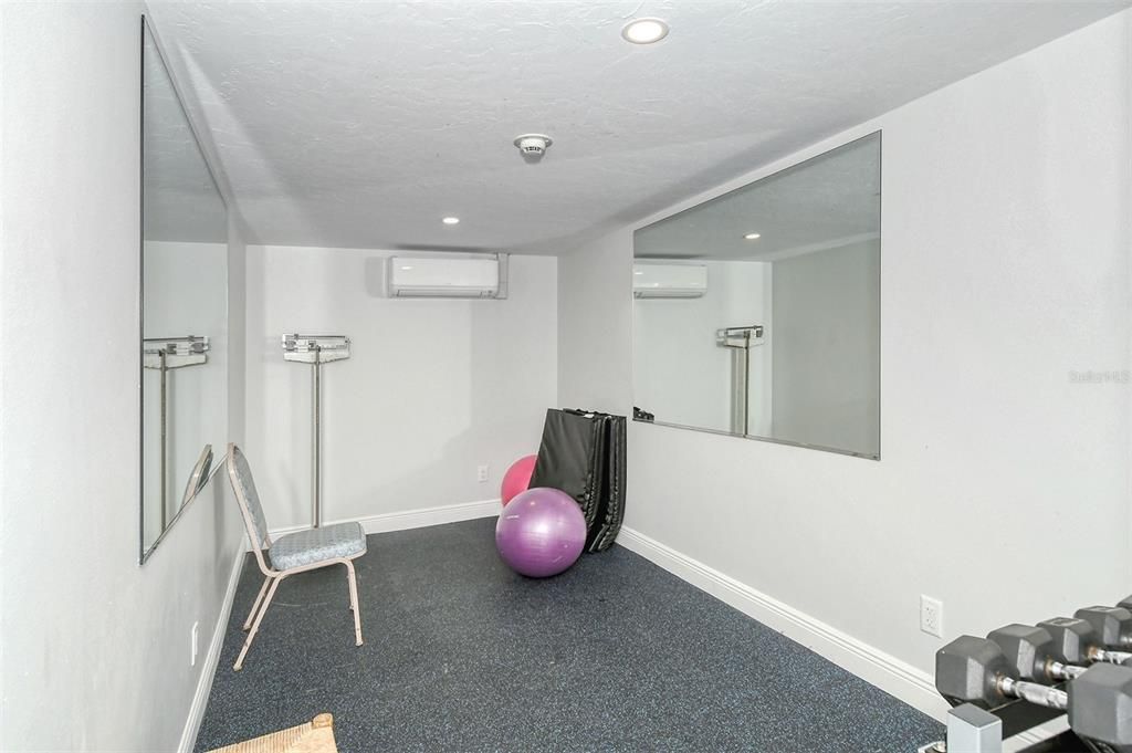 For Sale: $699,000 (2 beds, 2 baths, 1387 Square Feet)