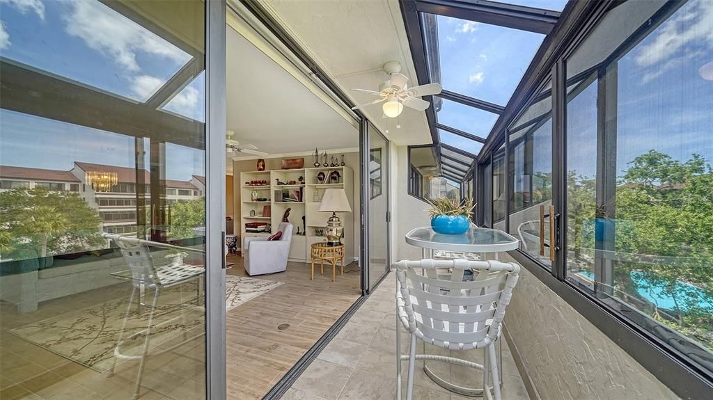 For Sale: $699,000 (2 beds, 2 baths, 1387 Square Feet)