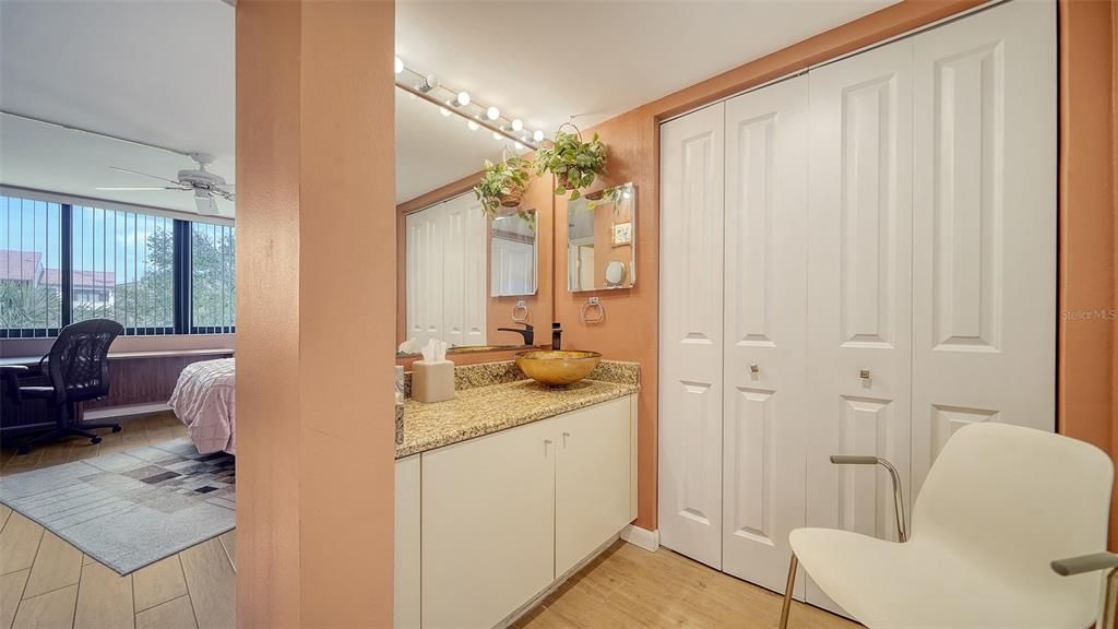 For Sale: $699,000 (2 beds, 2 baths, 1387 Square Feet)