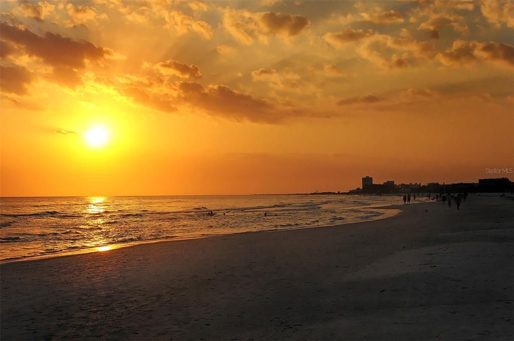 For Sale: $699,000 (2 beds, 2 baths, 1387 Square Feet)