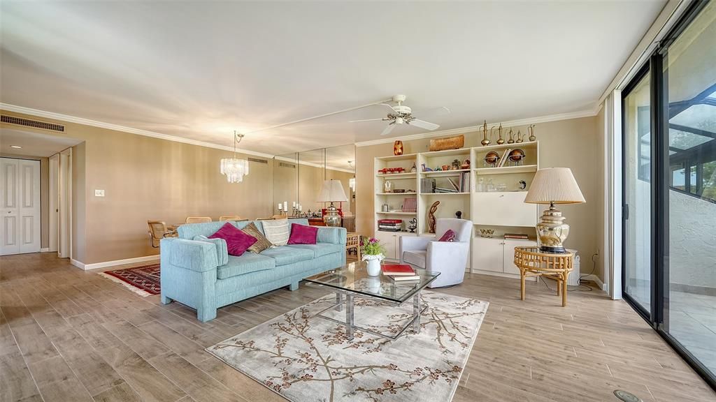 For Sale: $699,000 (2 beds, 2 baths, 1387 Square Feet)