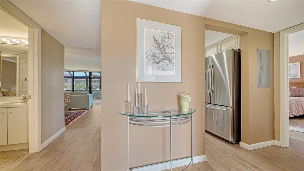 For Sale: $699,000 (2 beds, 2 baths, 1387 Square Feet)