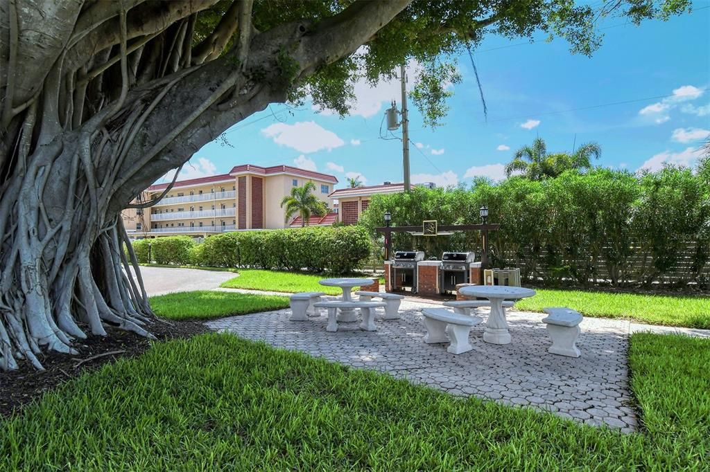 For Sale: $699,000 (2 beds, 2 baths, 1387 Square Feet)