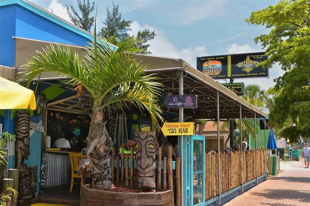 For Sale: $699,000 (2 beds, 2 baths, 1387 Square Feet)