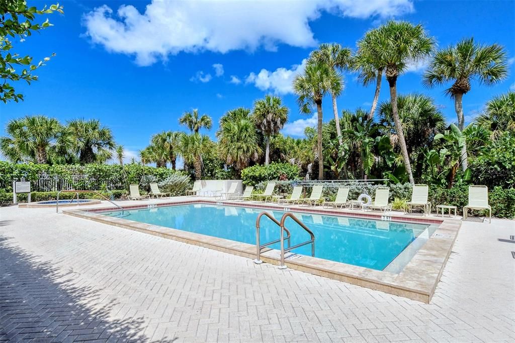 For Sale: $699,000 (2 beds, 2 baths, 1387 Square Feet)