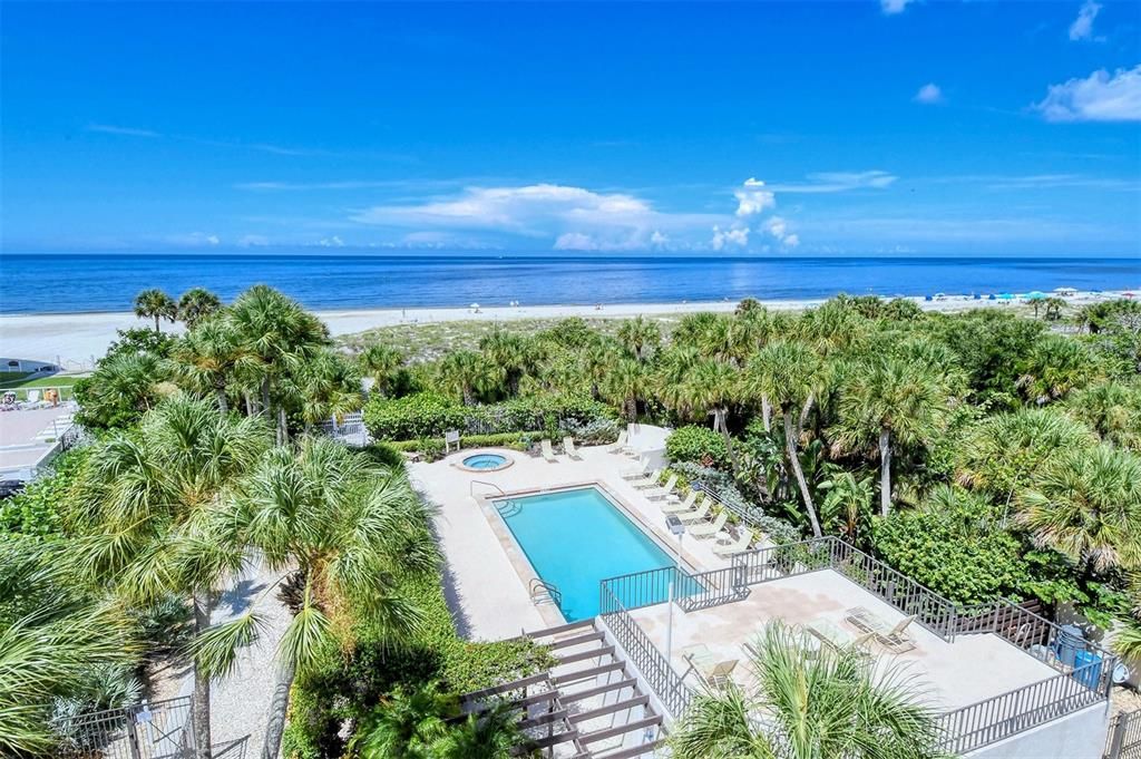 For Sale: $699,000 (2 beds, 2 baths, 1387 Square Feet)