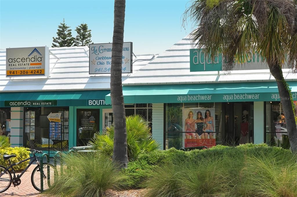 For Sale: $699,000 (2 beds, 2 baths, 1387 Square Feet)