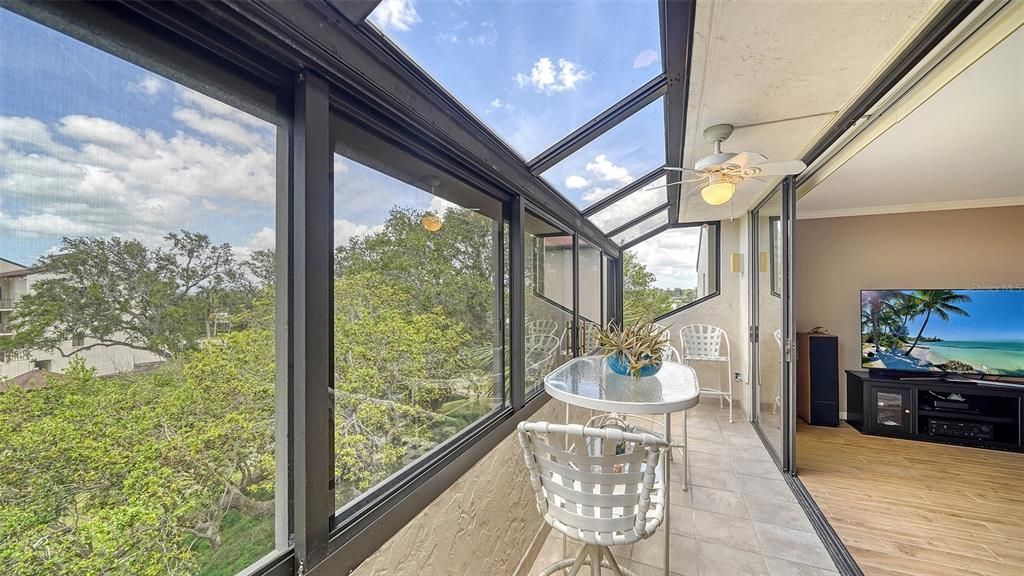 For Sale: $699,000 (2 beds, 2 baths, 1387 Square Feet)