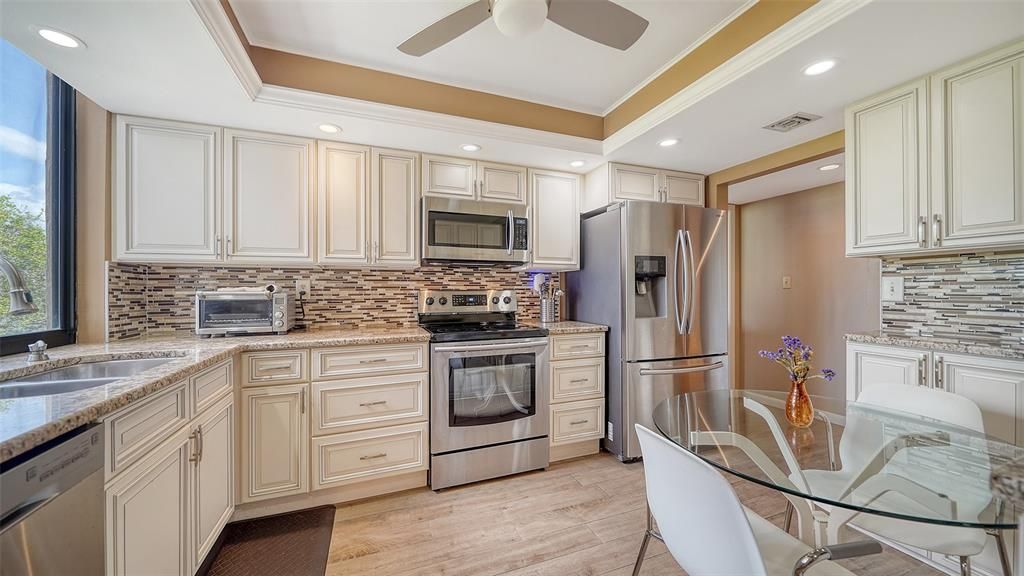 For Sale: $699,000 (2 beds, 2 baths, 1387 Square Feet)