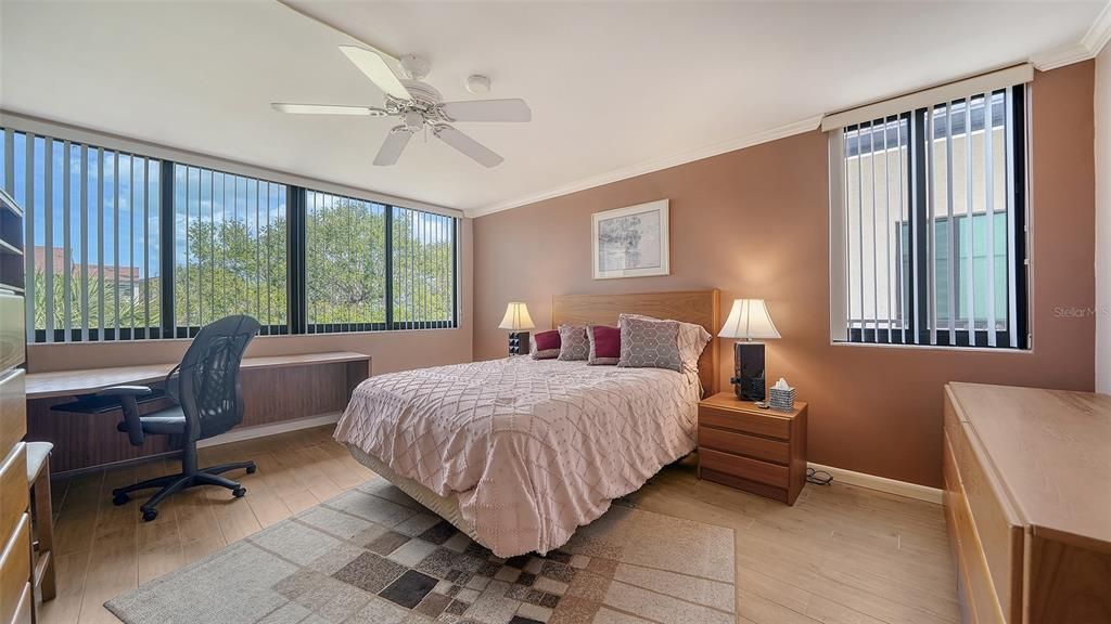 For Sale: $699,000 (2 beds, 2 baths, 1387 Square Feet)