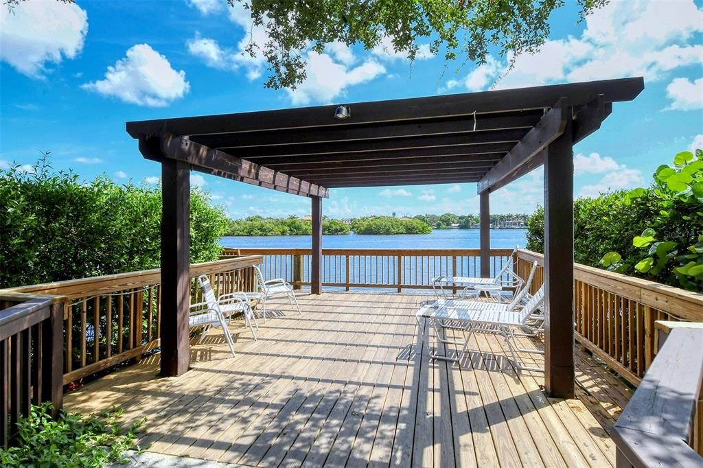 For Sale: $699,000 (2 beds, 2 baths, 1387 Square Feet)