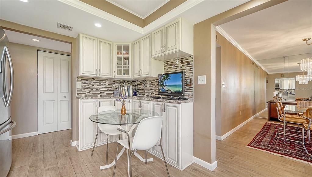 For Sale: $699,000 (2 beds, 2 baths, 1387 Square Feet)