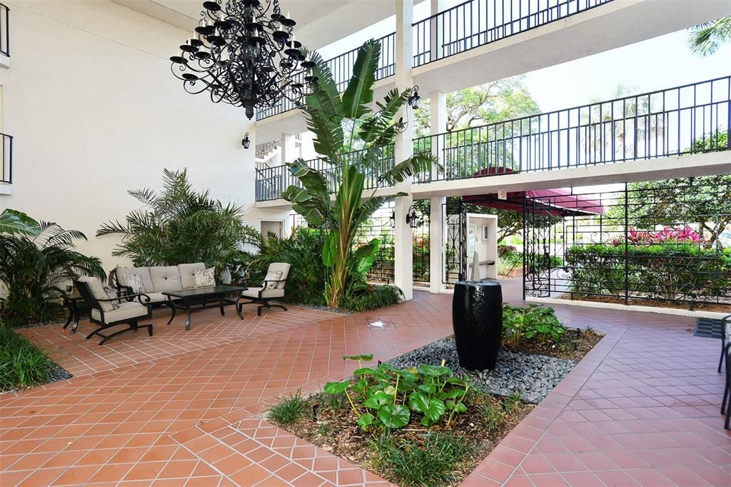 For Sale: $699,000 (2 beds, 2 baths, 1387 Square Feet)