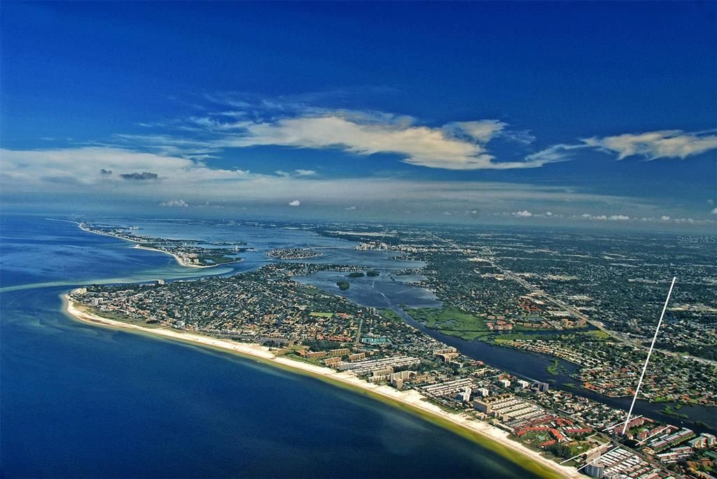 For Sale: $699,000 (2 beds, 2 baths, 1387 Square Feet)