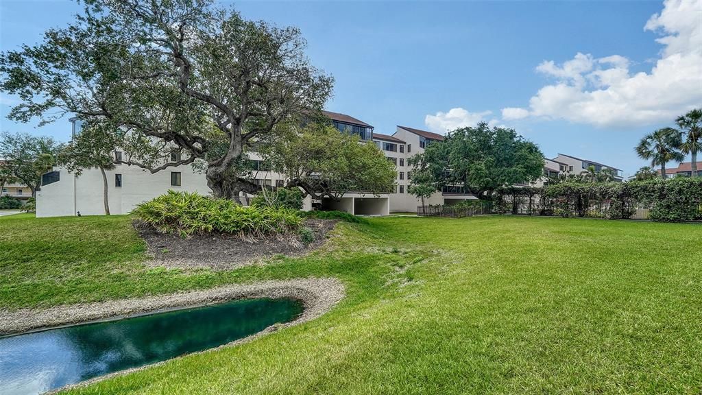 For Sale: $699,000 (2 beds, 2 baths, 1387 Square Feet)