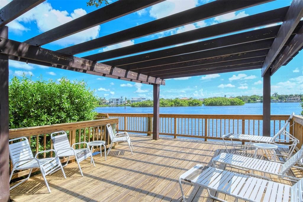 For Sale: $699,000 (2 beds, 2 baths, 1387 Square Feet)