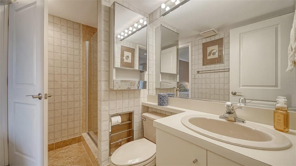 For Sale: $699,000 (2 beds, 2 baths, 1387 Square Feet)