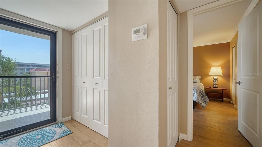 For Sale: $699,000 (2 beds, 2 baths, 1387 Square Feet)