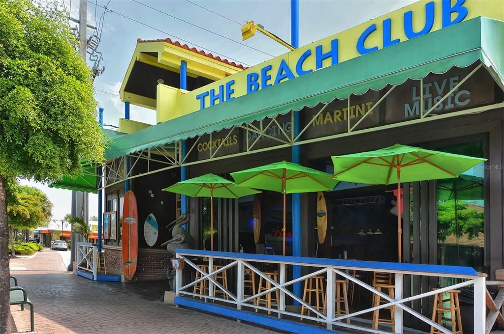 For Sale: $699,000 (2 beds, 2 baths, 1387 Square Feet)