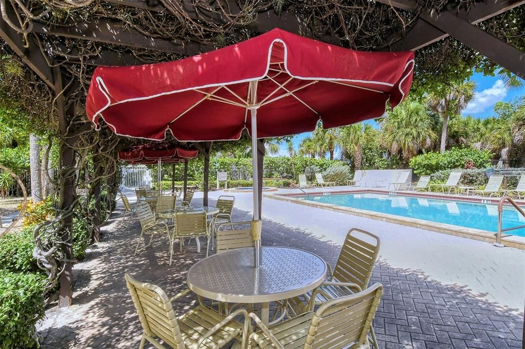 For Sale: $699,000 (2 beds, 2 baths, 1387 Square Feet)