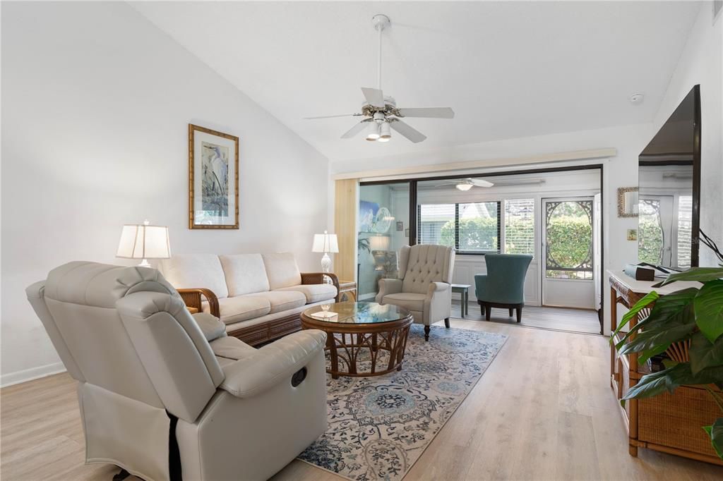 For Sale: $269,000 (2 beds, 2 baths, 1226 Square Feet)