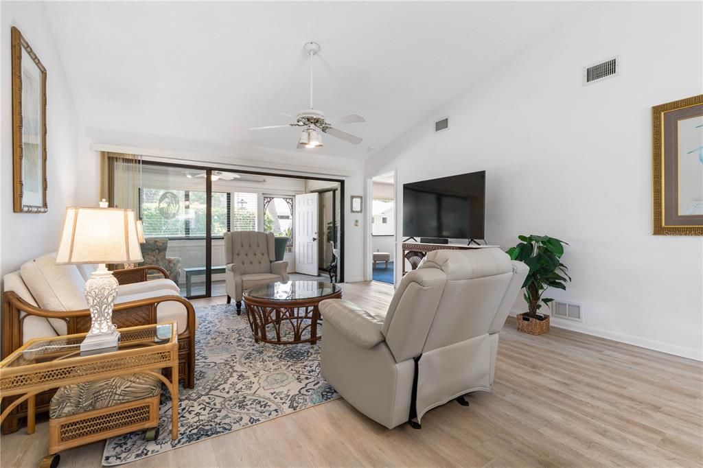 For Sale: $269,000 (2 beds, 2 baths, 1226 Square Feet)