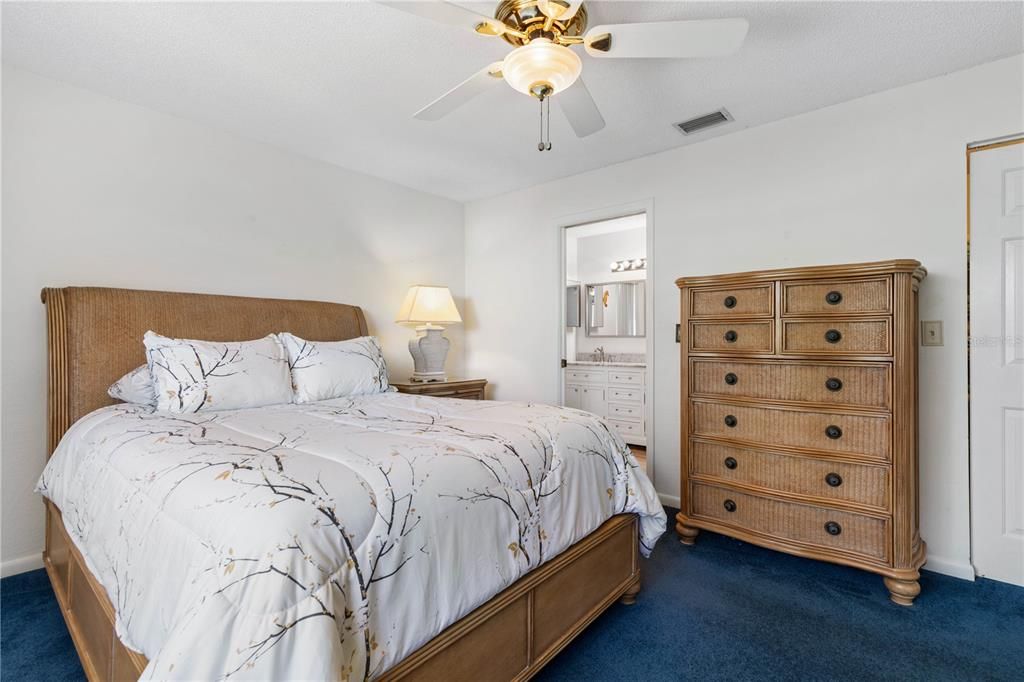 For Sale: $269,000 (2 beds, 2 baths, 1226 Square Feet)