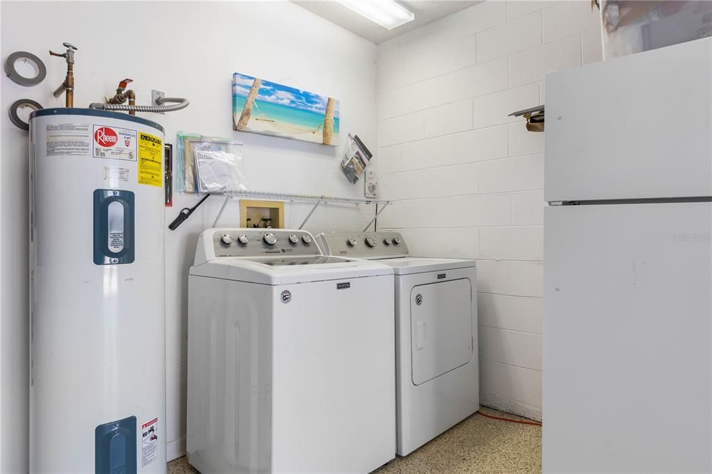 For Sale: $269,000 (2 beds, 2 baths, 1226 Square Feet)