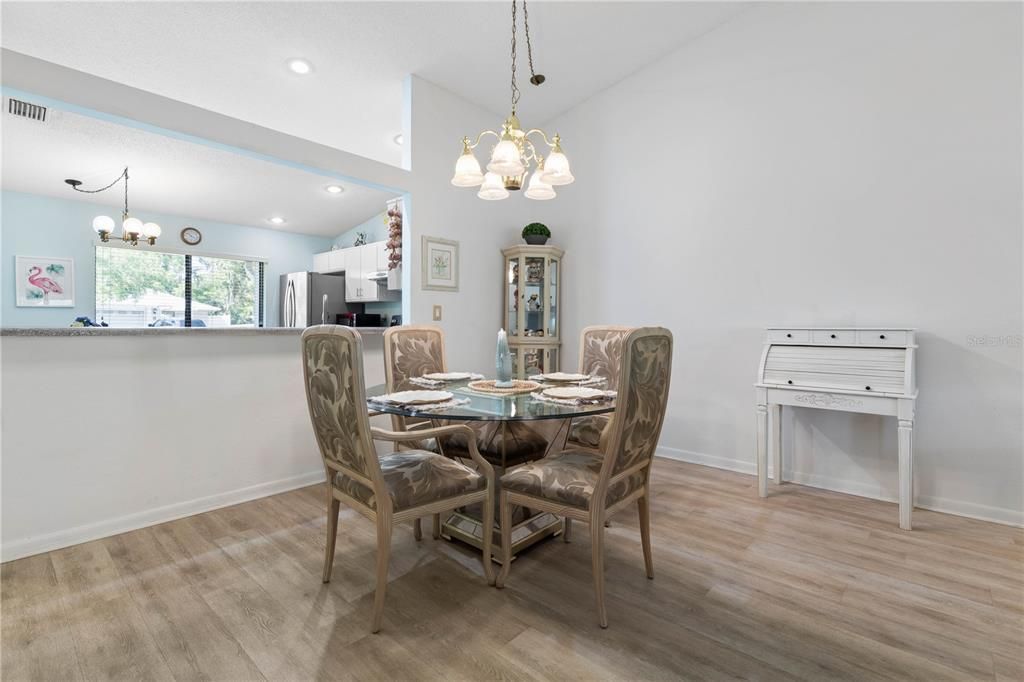 For Sale: $269,000 (2 beds, 2 baths, 1226 Square Feet)