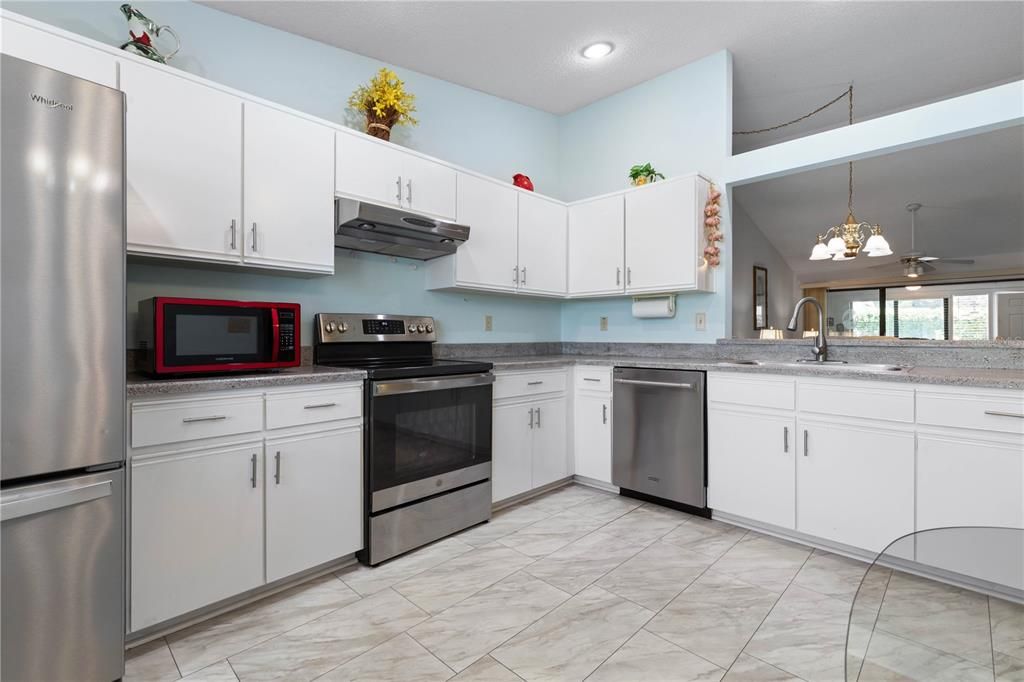 For Sale: $269,000 (2 beds, 2 baths, 1226 Square Feet)