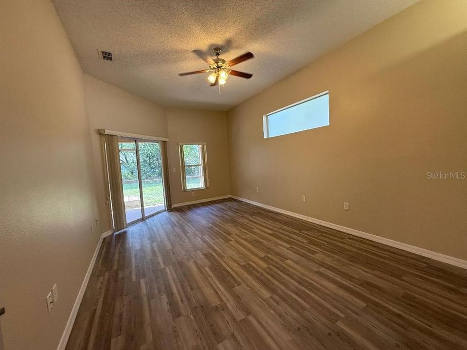 For Sale: $339,900 (3 beds, 2 baths, 1976 Square Feet)