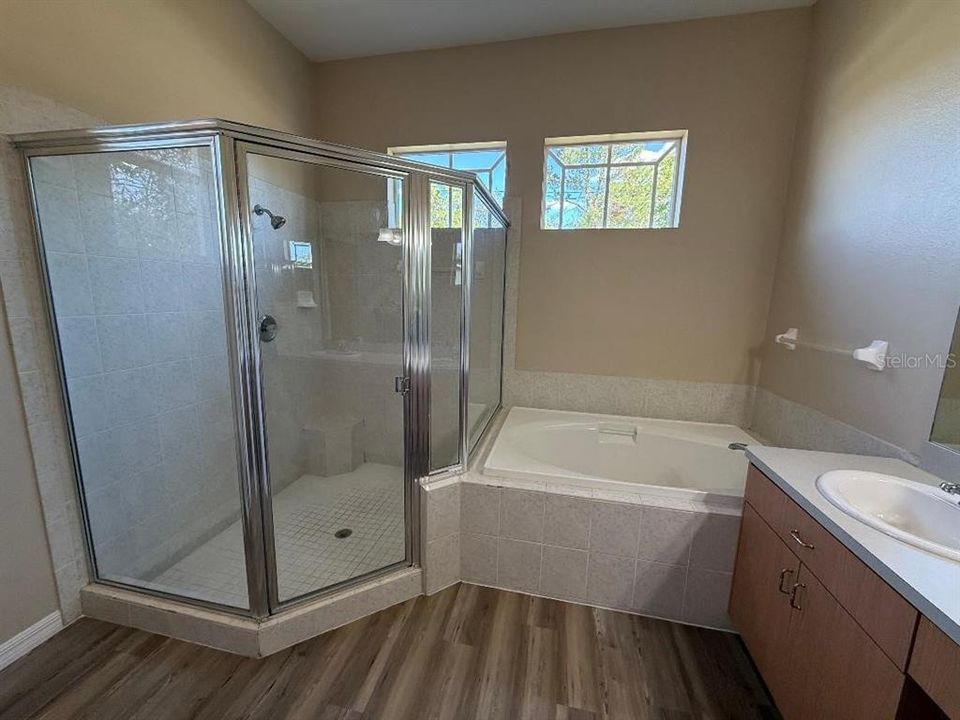 For Sale: $339,900 (3 beds, 2 baths, 1976 Square Feet)