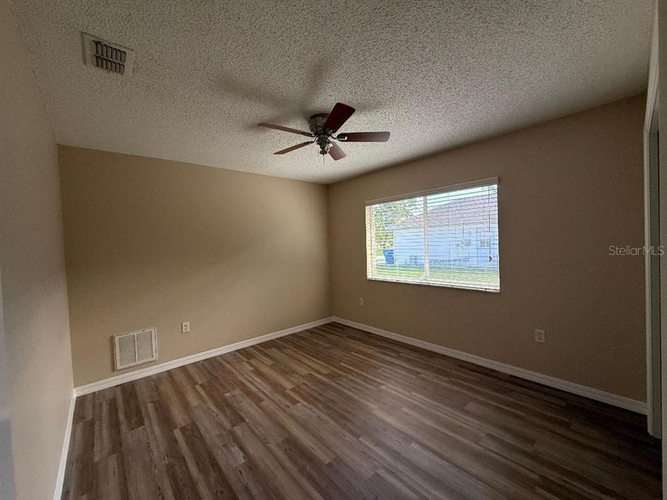 For Sale: $339,900 (3 beds, 2 baths, 1976 Square Feet)