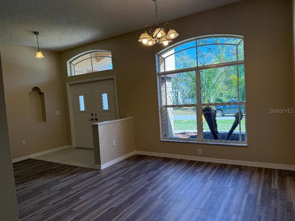 For Sale: $339,900 (3 beds, 2 baths, 1976 Square Feet)