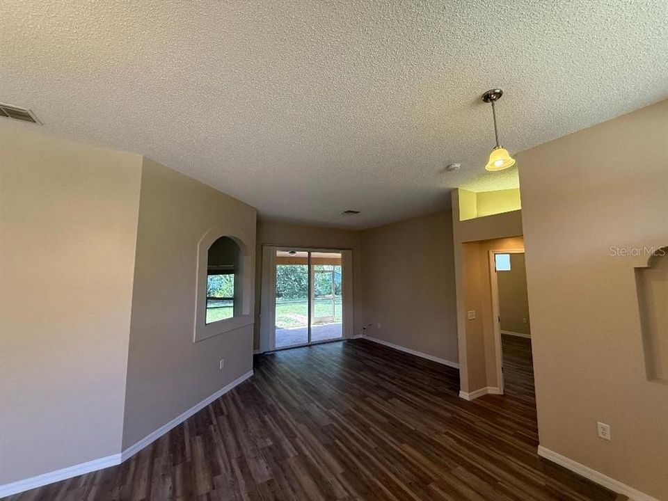 For Sale: $339,900 (3 beds, 2 baths, 1976 Square Feet)