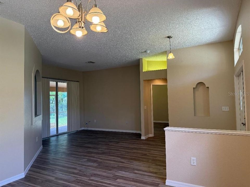 For Sale: $339,900 (3 beds, 2 baths, 1976 Square Feet)