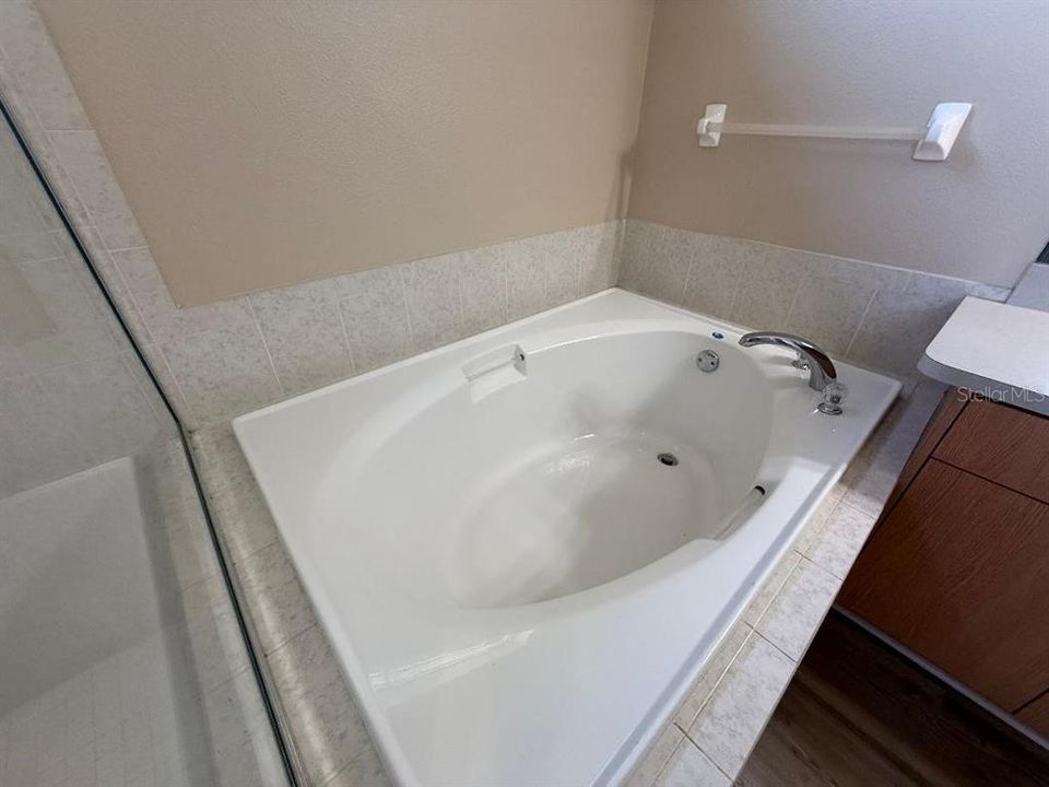 For Sale: $339,900 (3 beds, 2 baths, 1976 Square Feet)